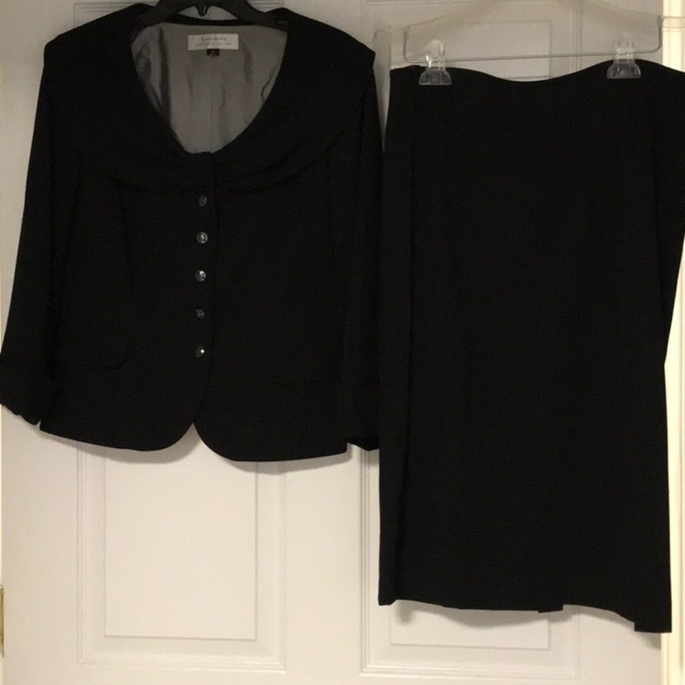 TAHARI 2pc ladies suit Black Dot Jacket 22” and Skirt 27”